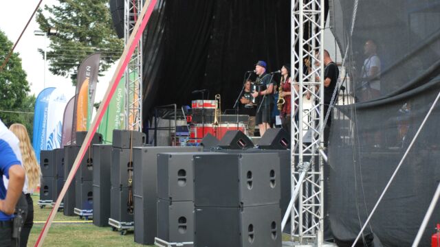 Nagłośnienie przez BobSound koncertu Leniwca, stadion miejski w Szklarskiej Porębie Nagłośnienie przez BobSound koncertu Leniwca, stadion miejski w Szklarskiej Porębie