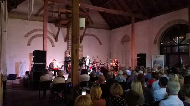 Nagłośnienie przez BobSound koncertów w ramach festiwalu dell'Arte, Stodoła Artystyczna, Bukowiec 2018 r. BobSound nagłośnienie, scena, oświetlenie dell'Arte