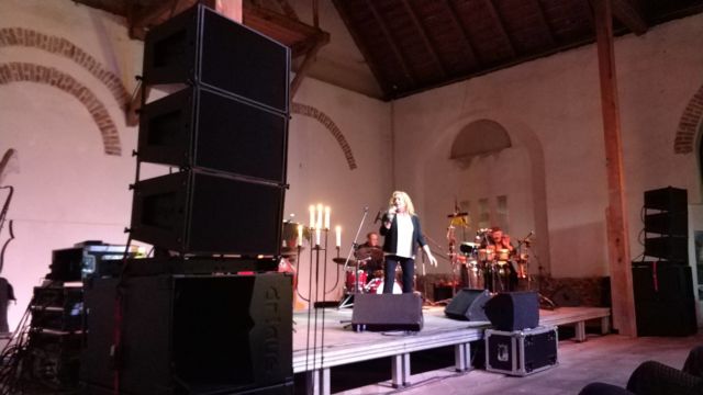 Nagłośnienie przez BobSound koncertów w ramach festiwalu dell'Arte, Stodoła Artystyczna, Bukowiec 2018 r. BobSound nagłośnienie, scena, oświetlenie dell'Arte
