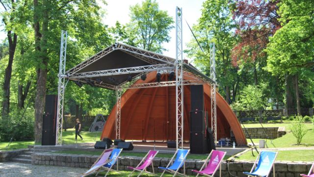 Technika estradowa podczas występu Chóru Uniwersyteckiego i spektaklu Teatru Animacji, Karpacz, 2019 r. Technika estradowa podczas występu Chóru Uniwersyteckiego i spektaklu Teatru Animacji, Karpacz, 2019 r.