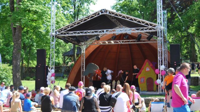 Technika estradowa podczas występu Chóru Uniwersyteckiego i spektaklu Teatru Animacji, Karpacz, 2019 r. Technika estradowa podczas występu Chóru Uniwersyteckiego i spektaklu Teatru Animacji, Karpacz, 2019 r.