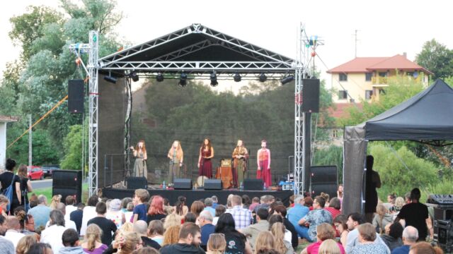 Technika estradowa BobSound podczas koncertu w ramach festiwalu "Strażnicy Tradycji", Siedlęcin, 2019 r. Technika estradowa BobSound podczas koncertu w ramach festiwalu "Strażnicy Tradycji", Siedlęcin, 2019 r.