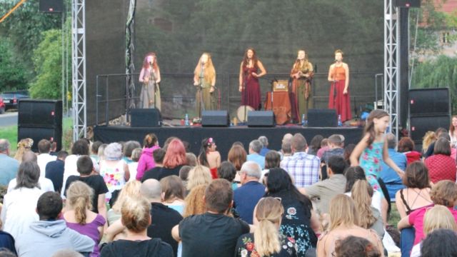 Technika estradowa BobSound podczas koncertu w ramach festiwalu "Strażnicy Tradycji", Siedlęcin, 2019 r. Technika estradowa BobSound podczas koncertu w ramach festiwalu "Strażnicy Tradycji", Siedlęcin, 2019 r.